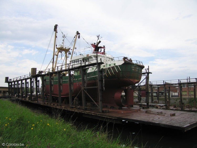 Photo boat in dry dock