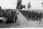 Photos Bueschel - Himmler looks at troops