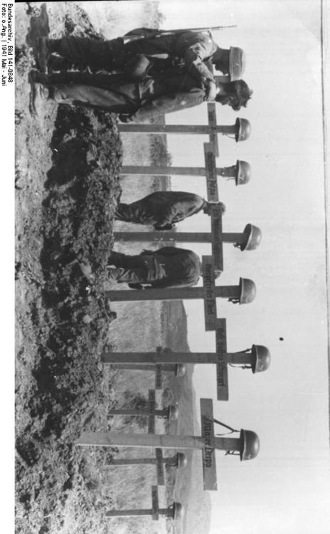 Crete - grave soldiers