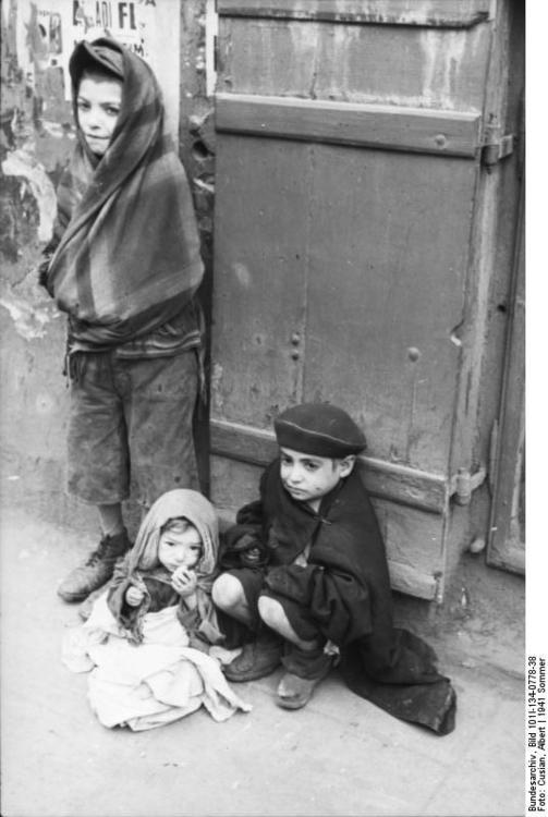 Poland - Ghetto Warsaw - children