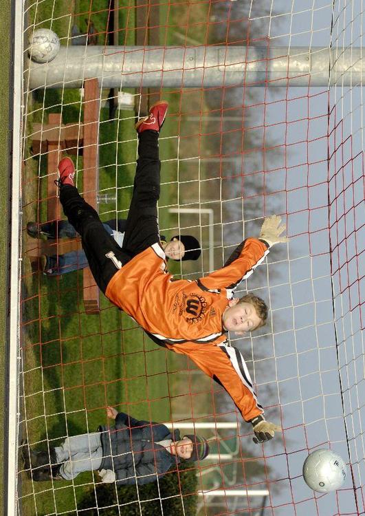 soccer - (goal)keeper