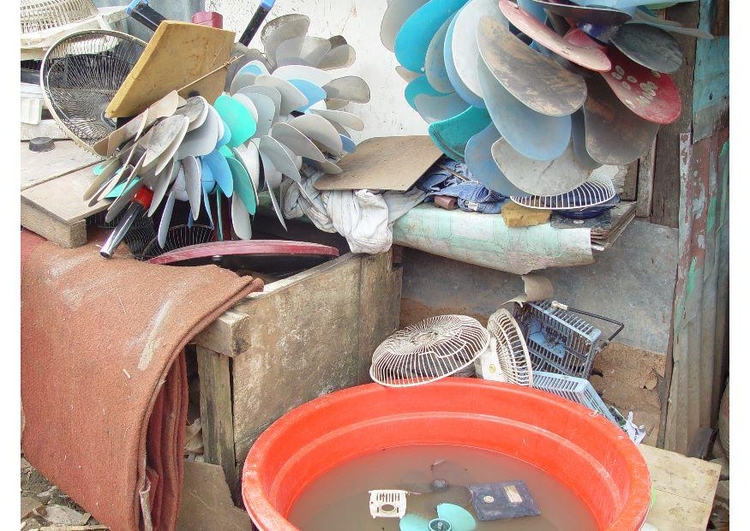Photo sorting through waste, slums in Jakarta