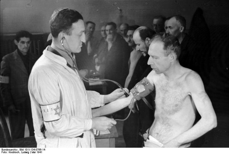 poland - ghetto warsaw - men receive medical check-ups Photo poland - ghetto warsaw - men receive medical check-ups