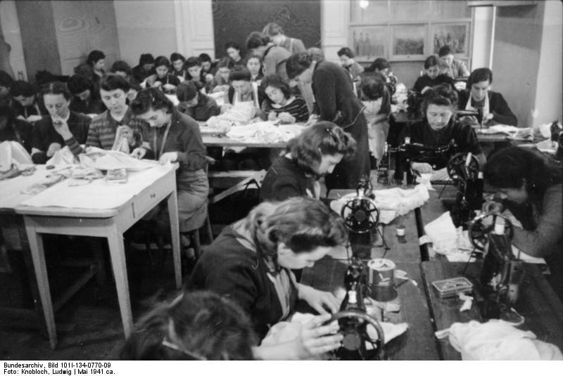 Photo poland - ghetto warsaw - sewing workroom