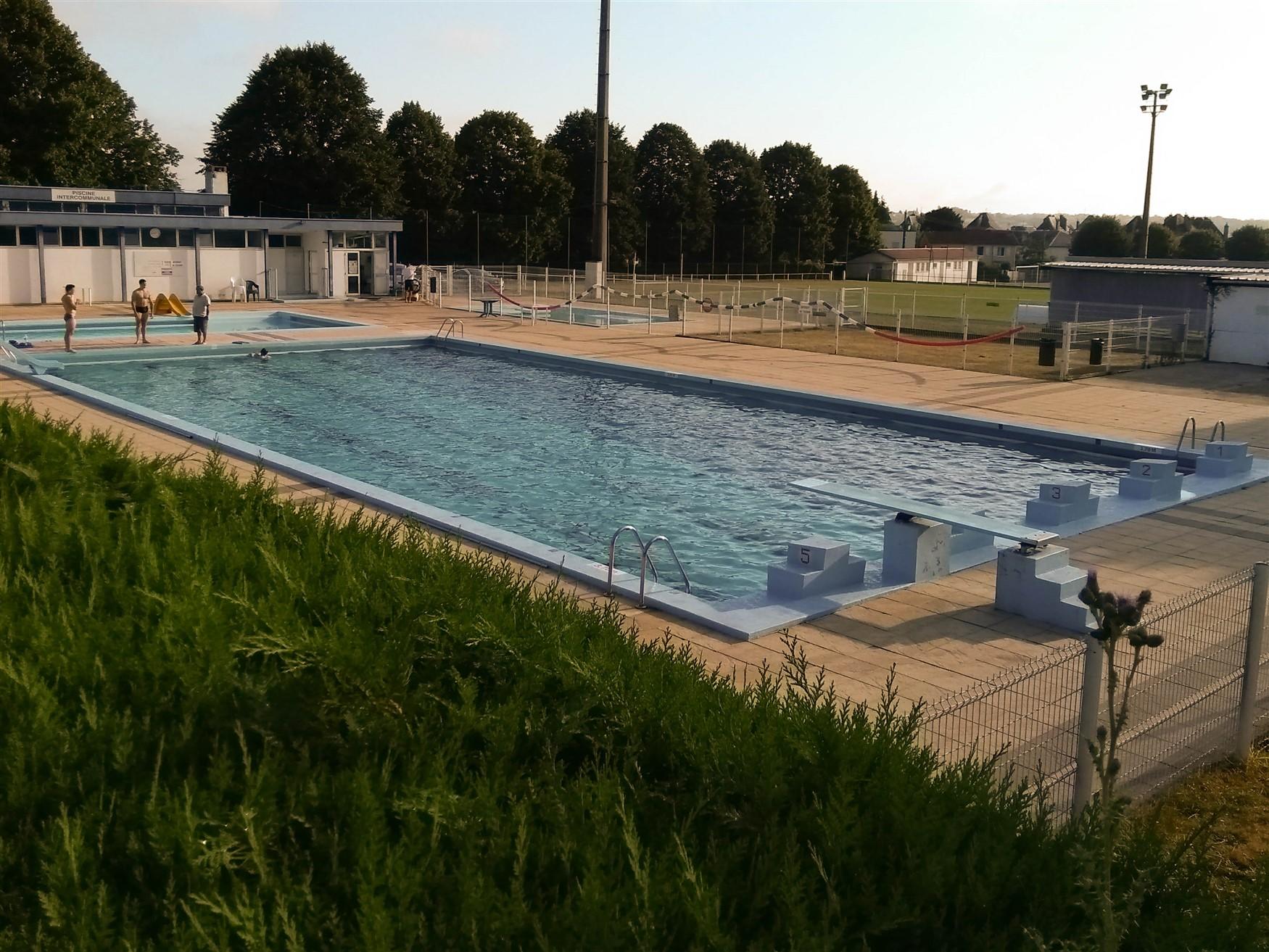 Photo outdoor swimming pool