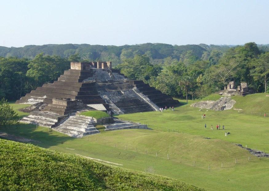 temple comalcalco Photo temple comalcalco