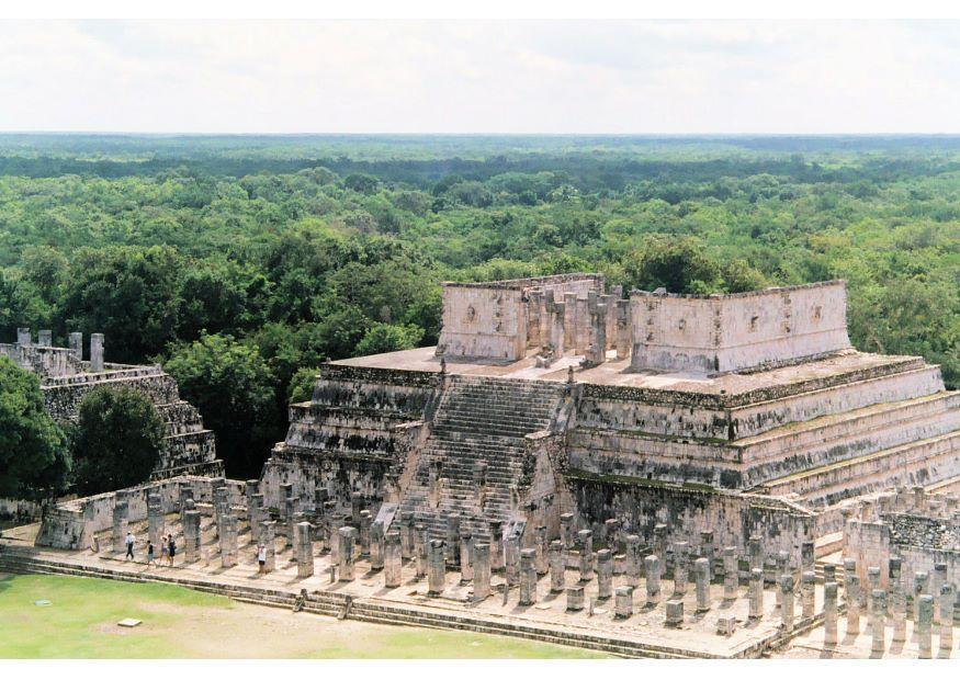 temple of the warriors, chichen itza Photo temple of the warriors, chichen itza