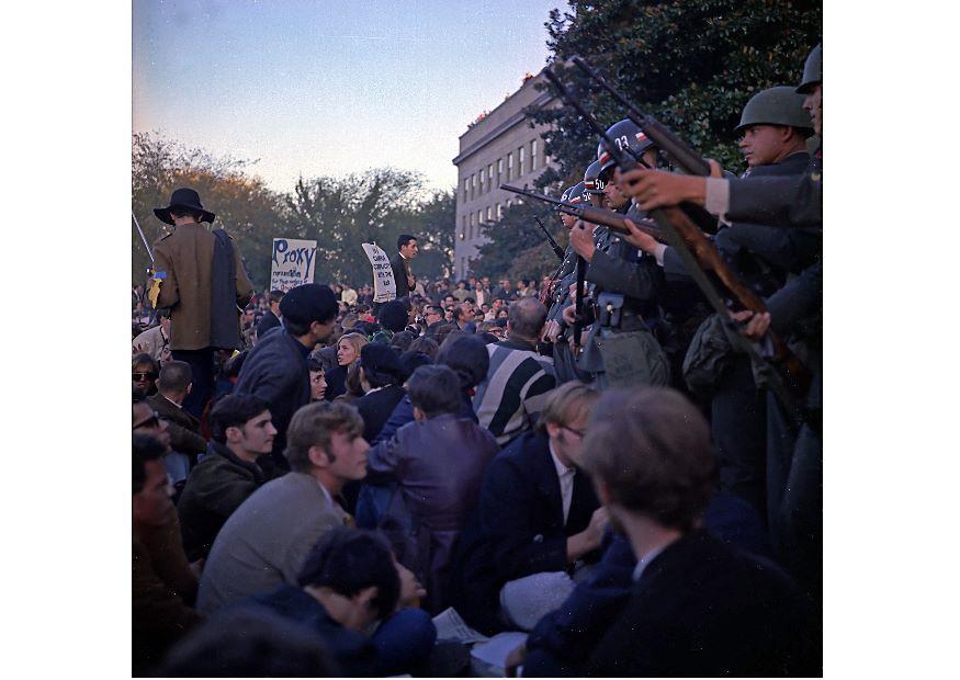 war protest Photo war protest