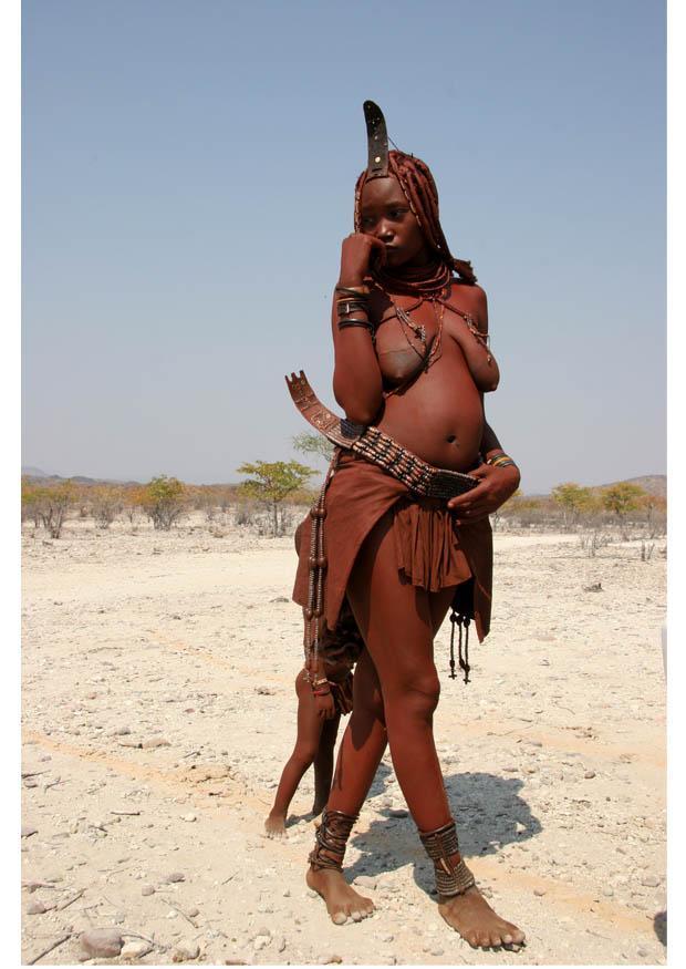 Photo young himbra woman, namibia