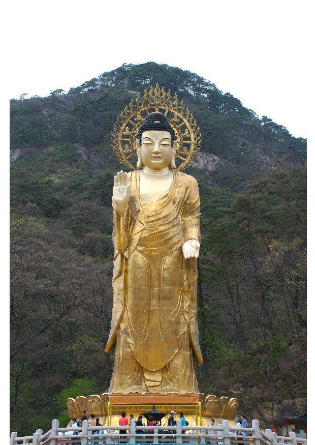 golden maitreya statue Photo golden maitreya statue