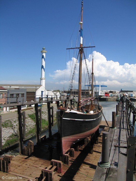 Photo boat in dry dock 2