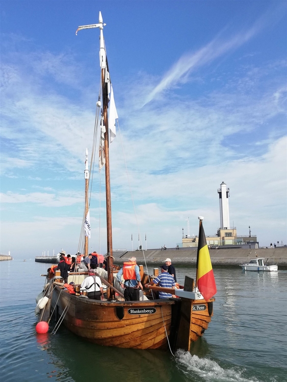 Photo boat in port