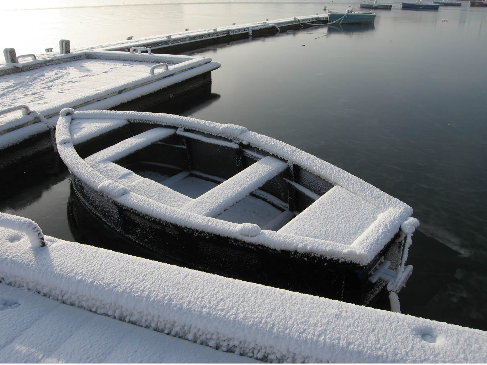 Photo boat in winter