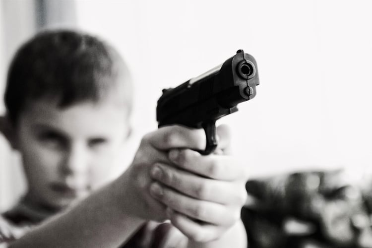 Photo child with weapon