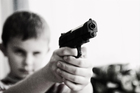 Photos child with weapon