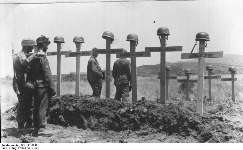 Photo Crete - grave soldiers