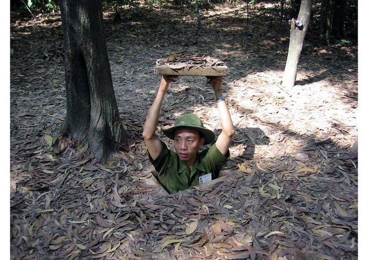 Photo entrance to Cu Chi tunnel