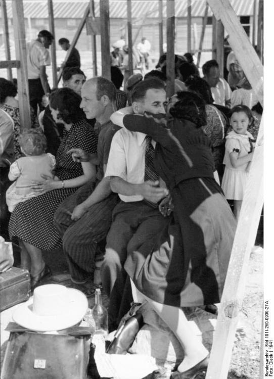 France - Beaune-la-Rolande - prisoners in camp