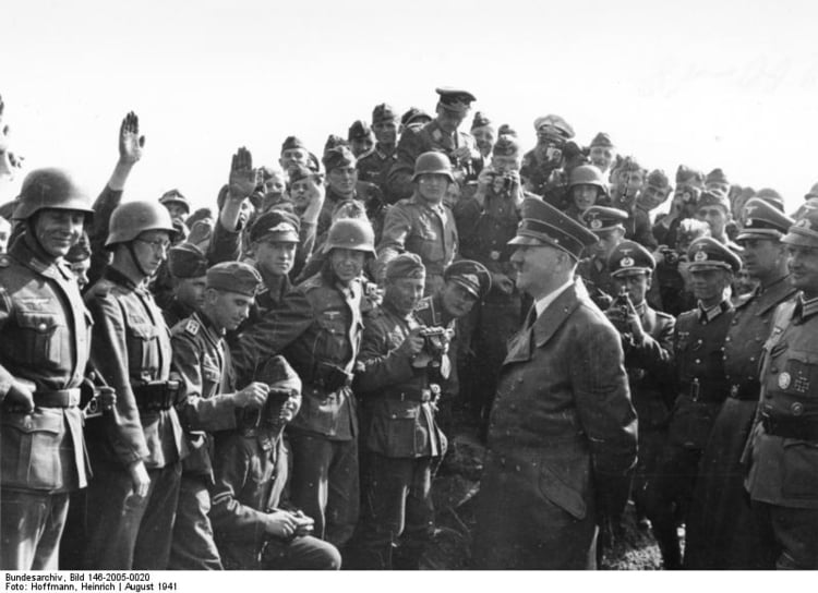 Photo Oste - Hitler visiting his troops