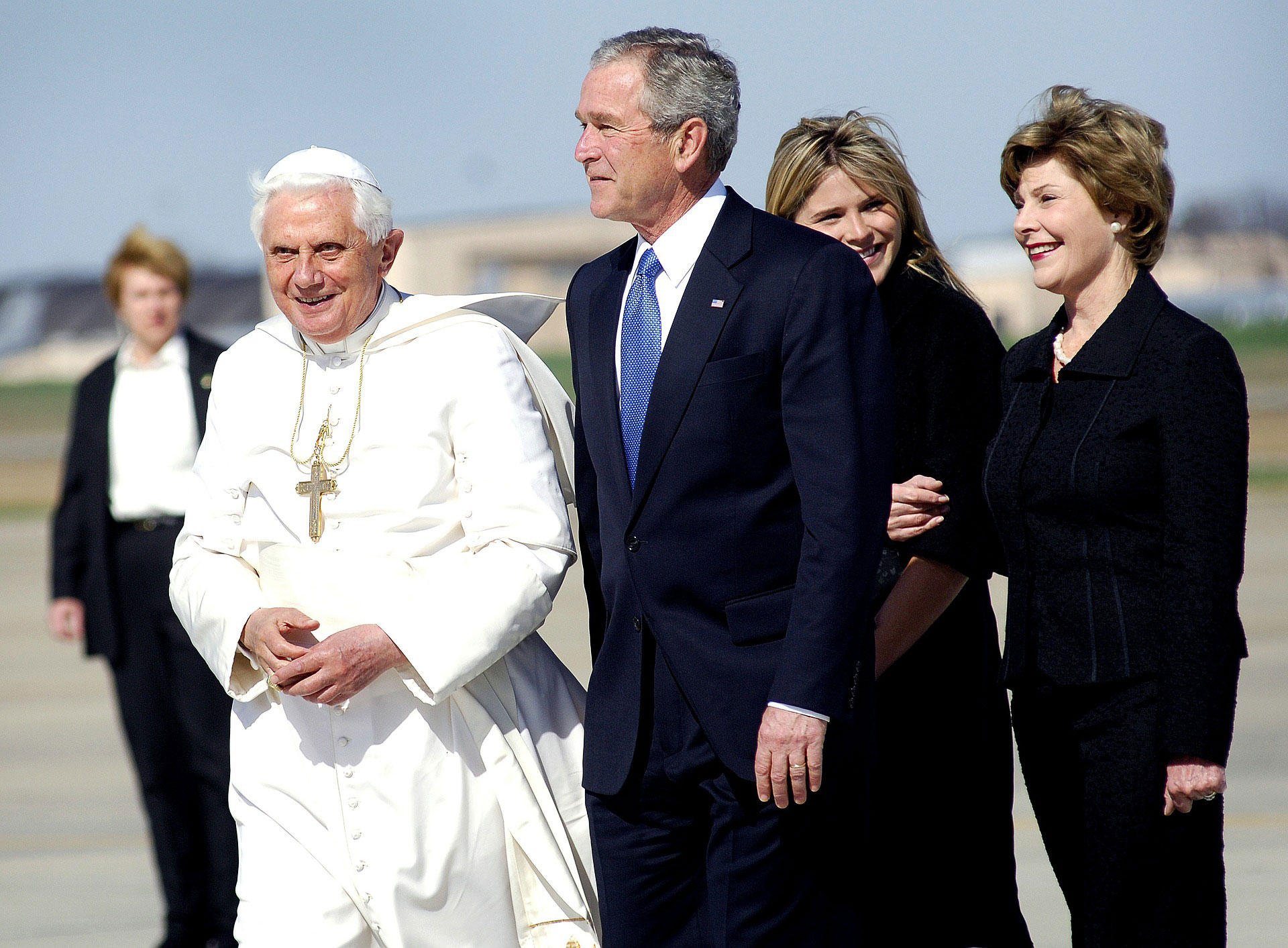 Photo pope Benedict XVI and George W. Bush