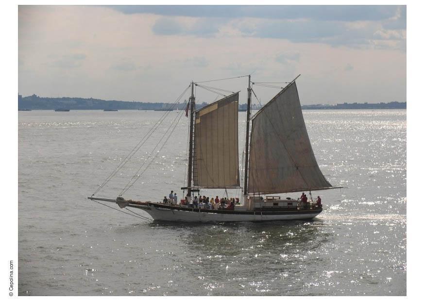 Photo sailing ship