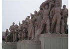 Photos statue at Tienanmen Square